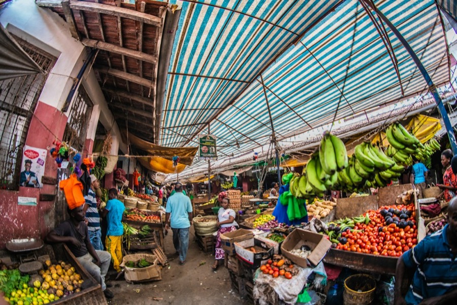 Covered market with traders' stalls